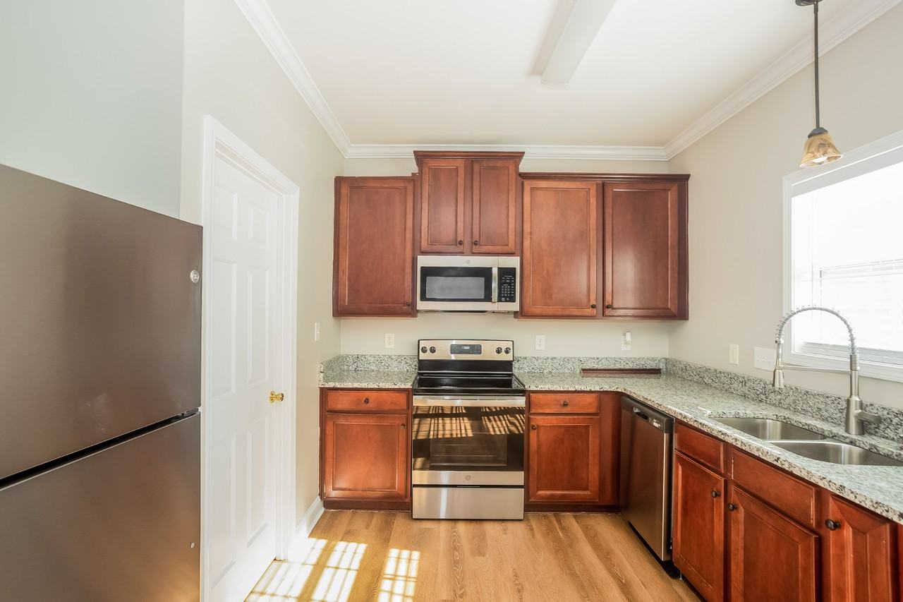 1004 Semmes Ln - Photo 7 of 14