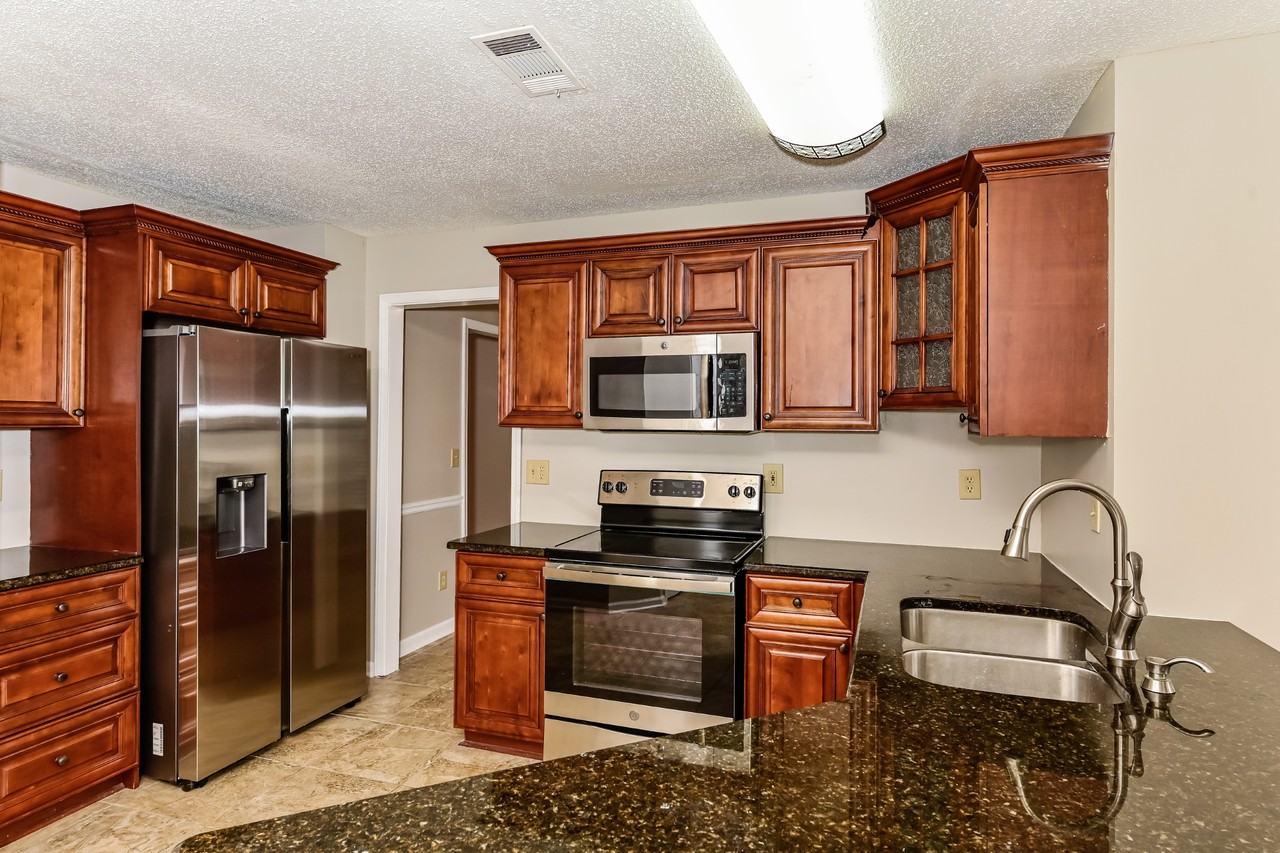 3307 Poplar Ridge Dr - Photo 5 of 16