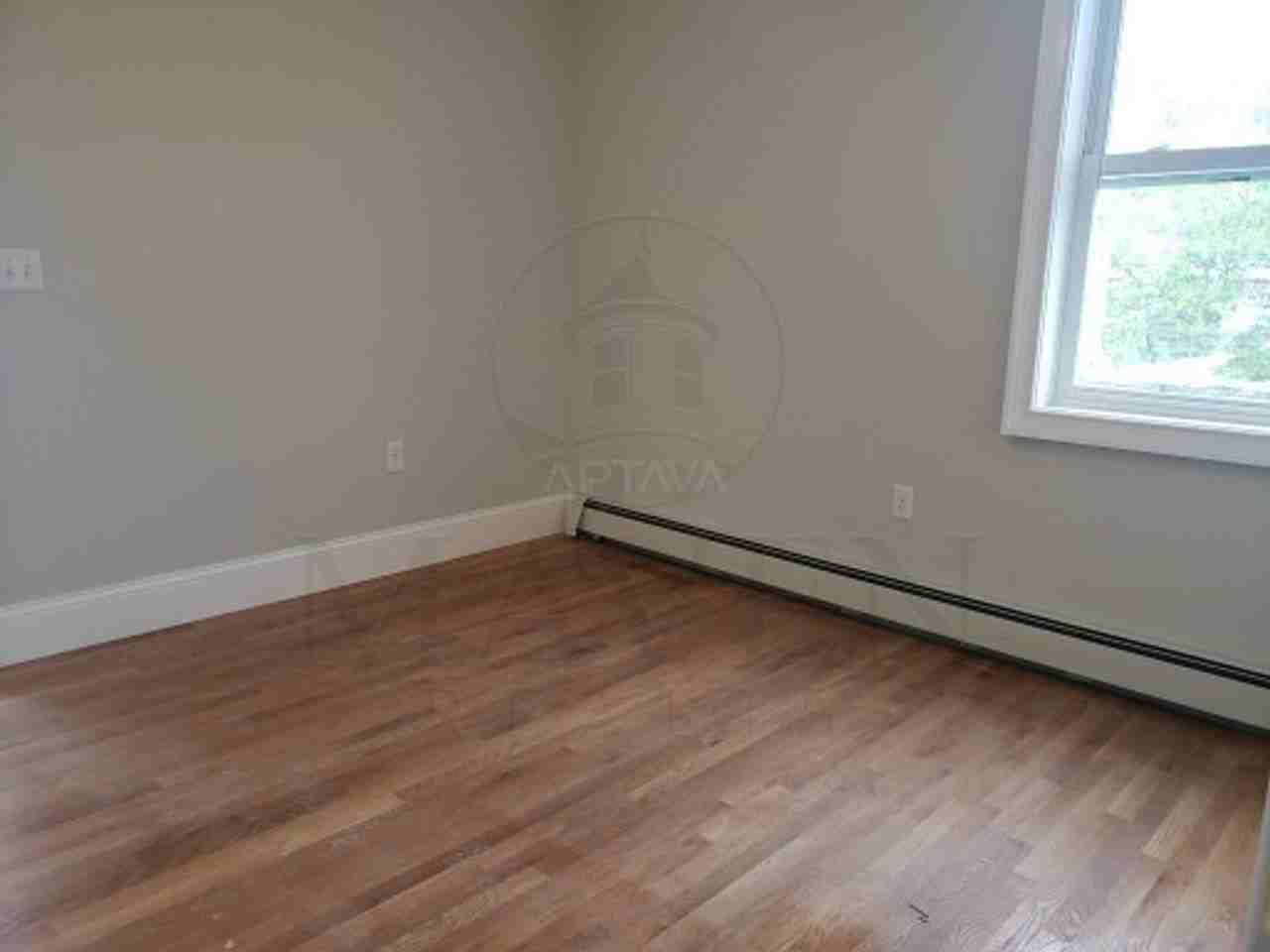 80 Grant St #3 - Photo 4 of 10