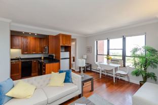 732 W Bittersweet Pl #408 - Photo 1 of 1