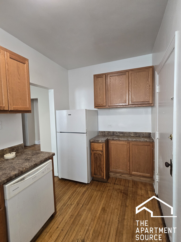 1366 W Estes Ave #1S - Photo 2 of 6