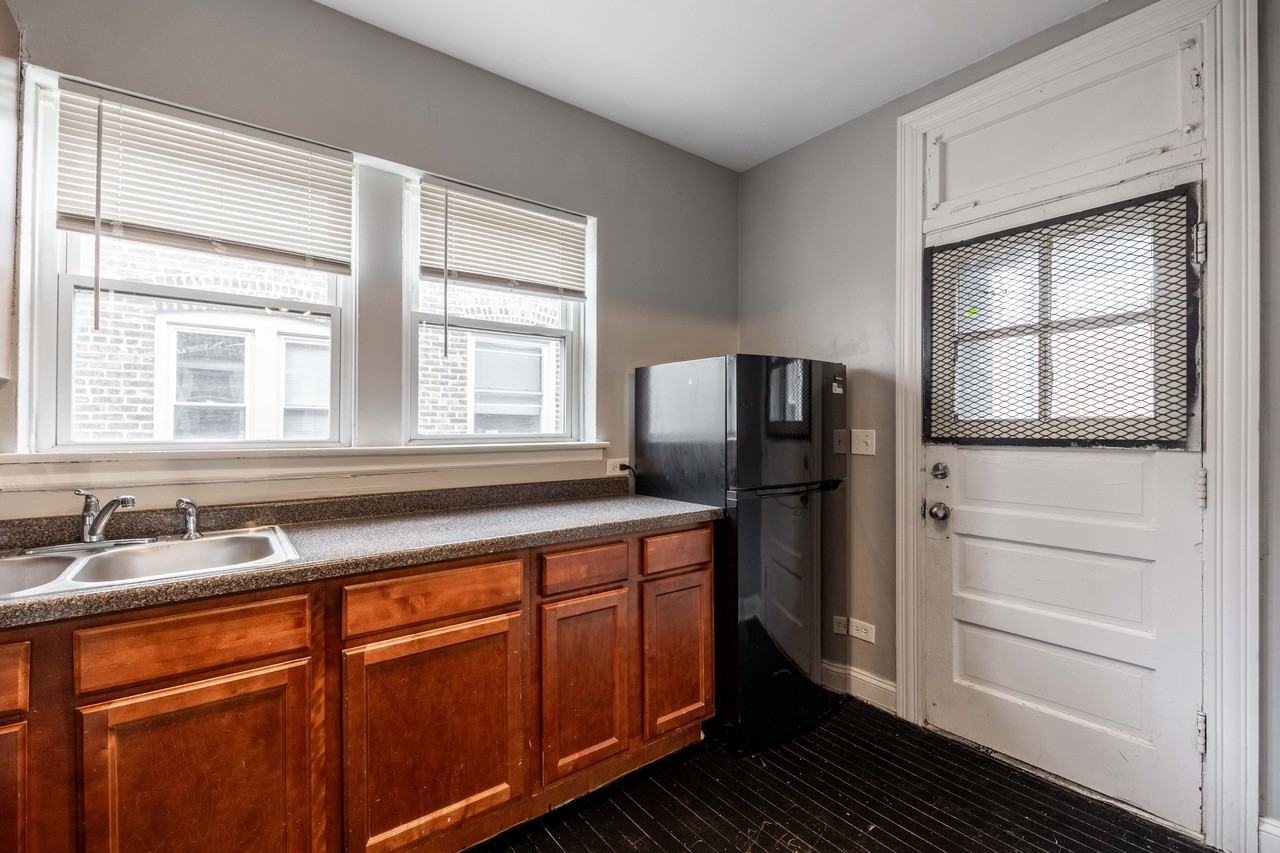 7344 N Damen Ave #2 - Photo 2 of 14