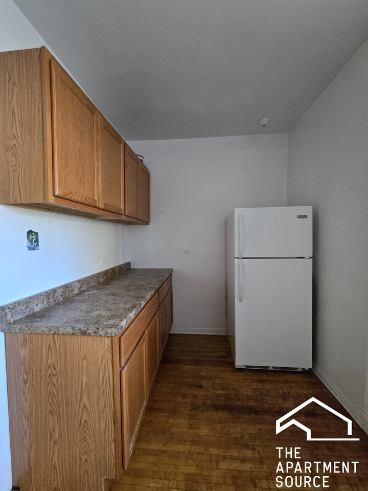 1364 W Estes Ave #2N - Photo 2 of 8