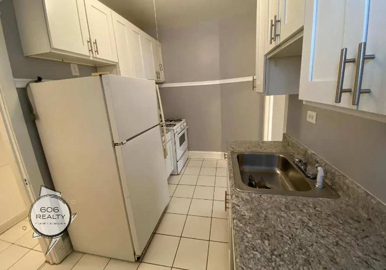 4501 N Troy St #3 - Photo 3 of 16