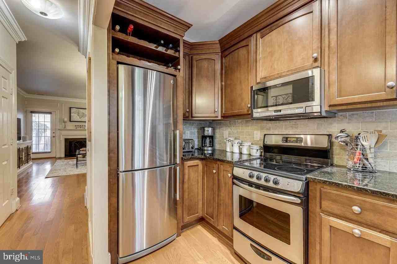 519 Tobacco Quay - Photo 4 of 21