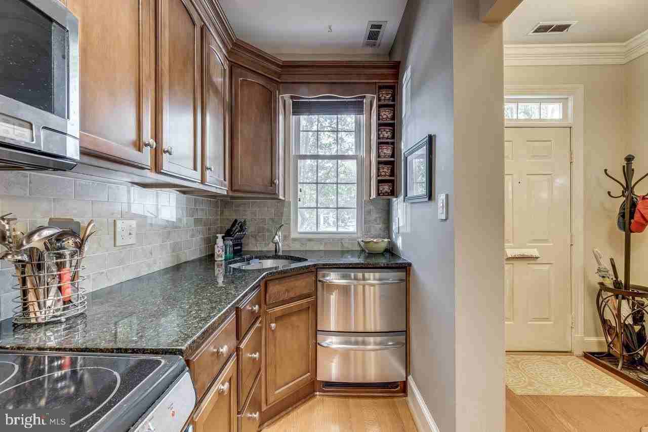 519 Tobacco Quay - Photo 6 of 21