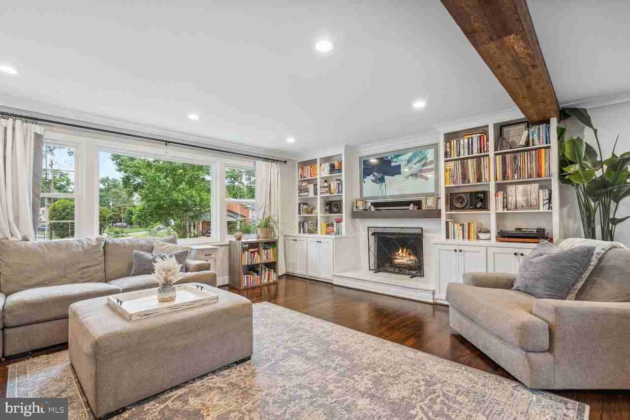 2502 Duxbury Pl - Photo 3 of 29