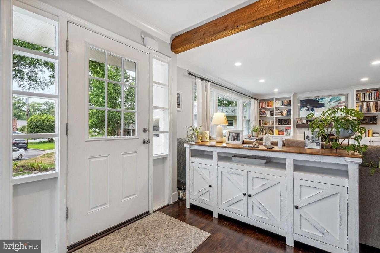 2502 Duxbury Pl - Photo 4 of 29