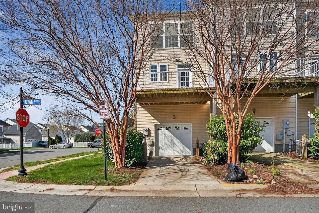 25021 Justice Dr - Photo 2 of 28