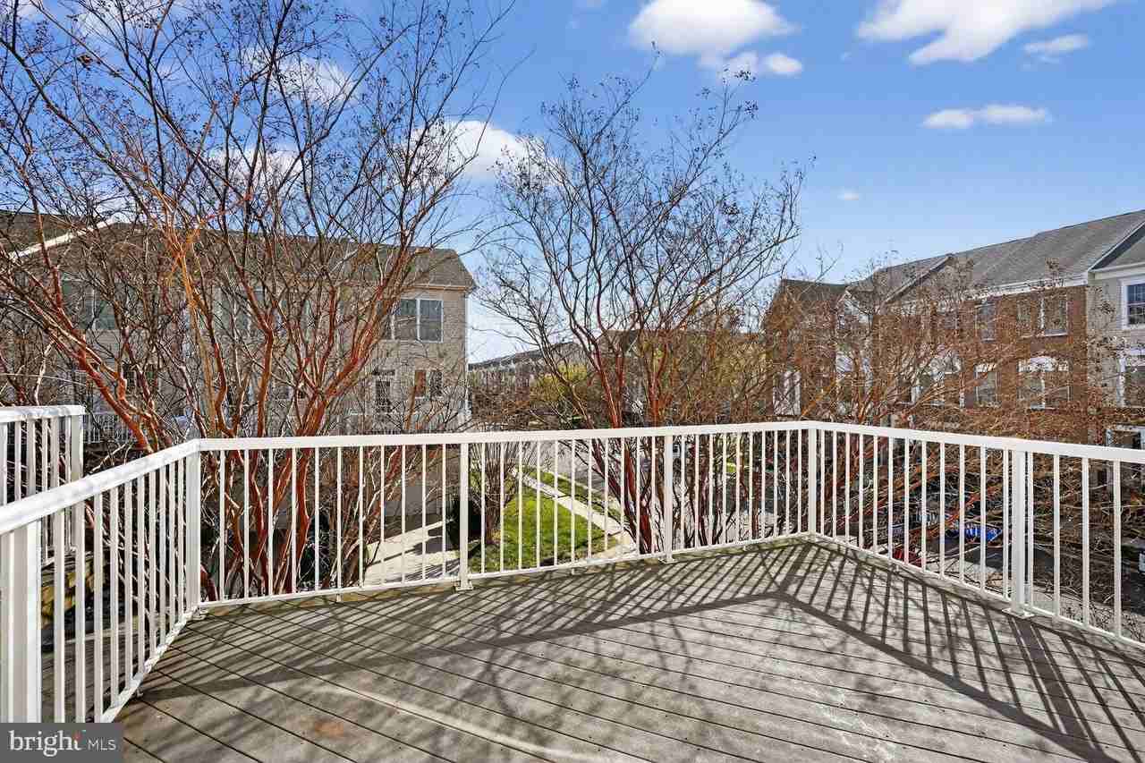 25021 Justice Dr - Photo 3 of 28