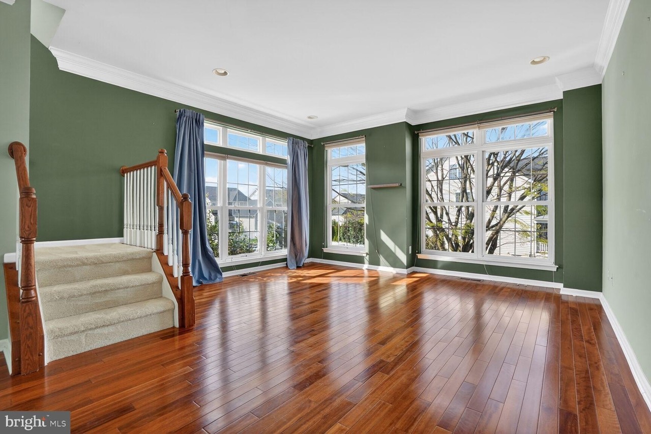 25021 Justice Dr - Photo 5 of 28