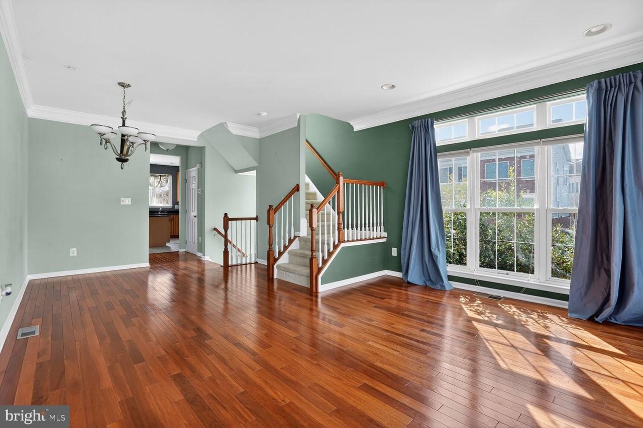 25021 Justice Dr - Photo 6 of 28