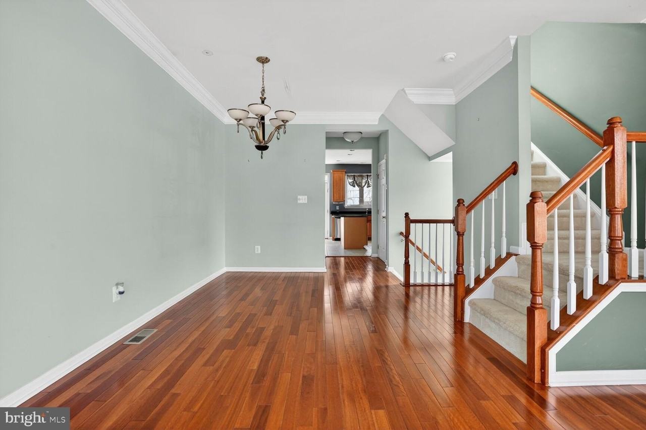 25021 Justice Dr - Photo 7 of 28