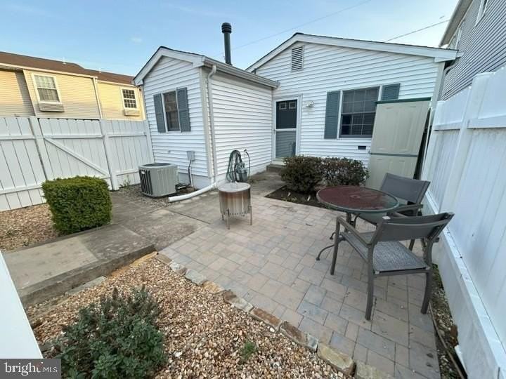303 4th Ave - Photo 5 of 14