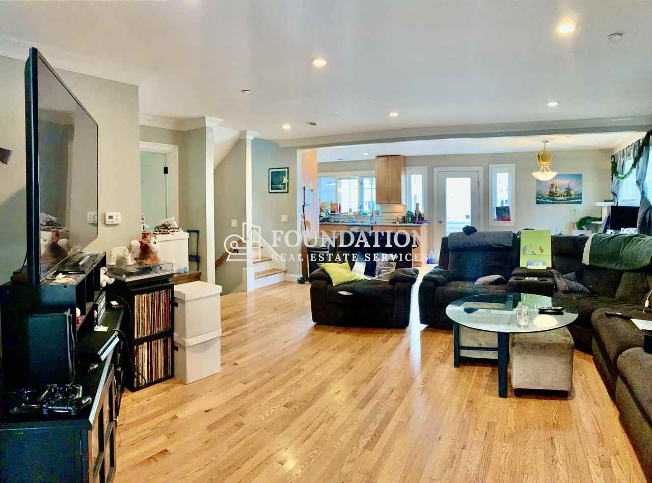 39 Selkirk Rd - Photo 4 of 21