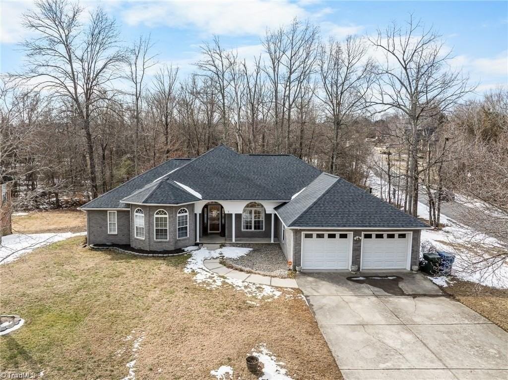 1202 Dogwood Ln - Photo 2 of 18