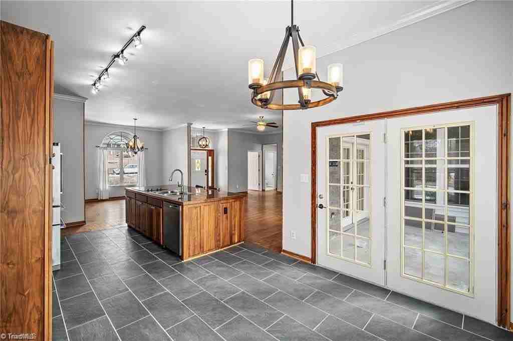 1202 Dogwood Ln - Photo 6 of 18