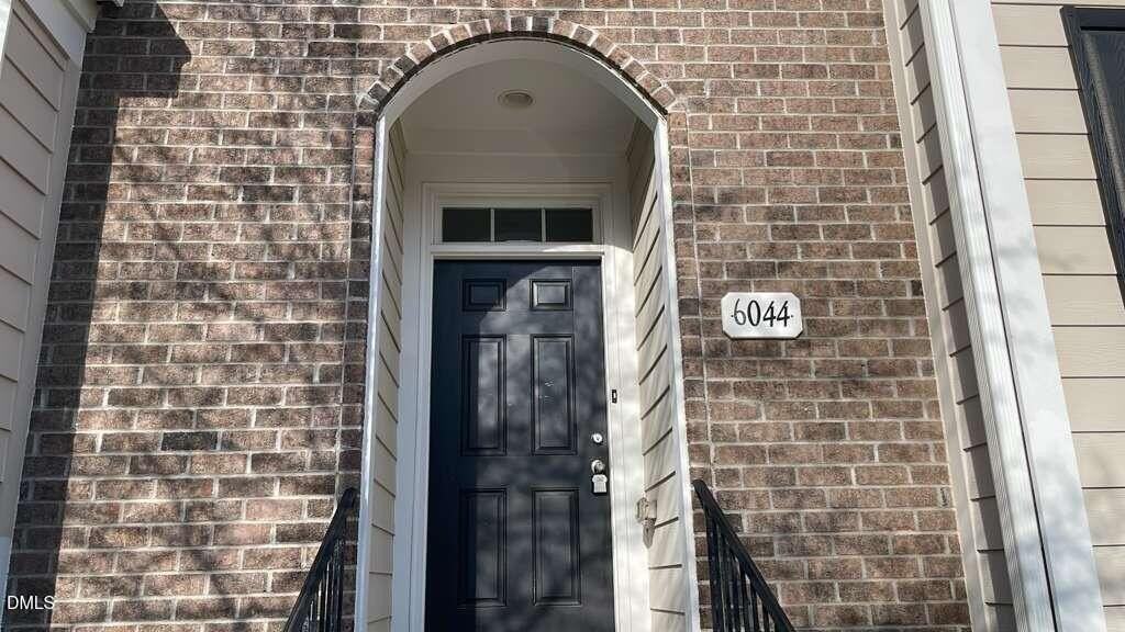 6044 Kentworth Dr - Photo 3 of 29