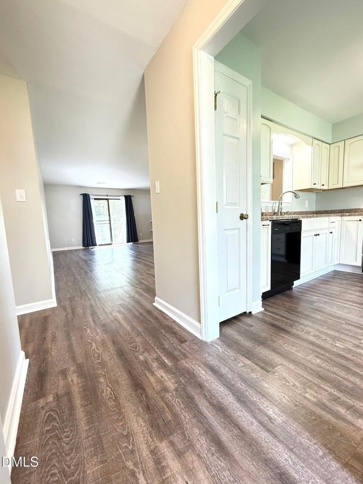 6400 Meadow View Dr - Photo 2 of 21