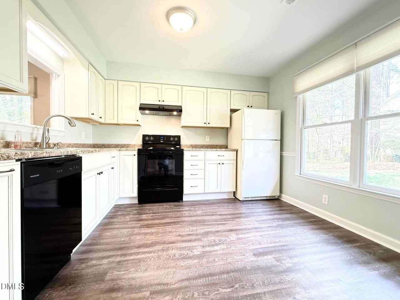 6400 Meadow View Dr - Photo 3 of 21