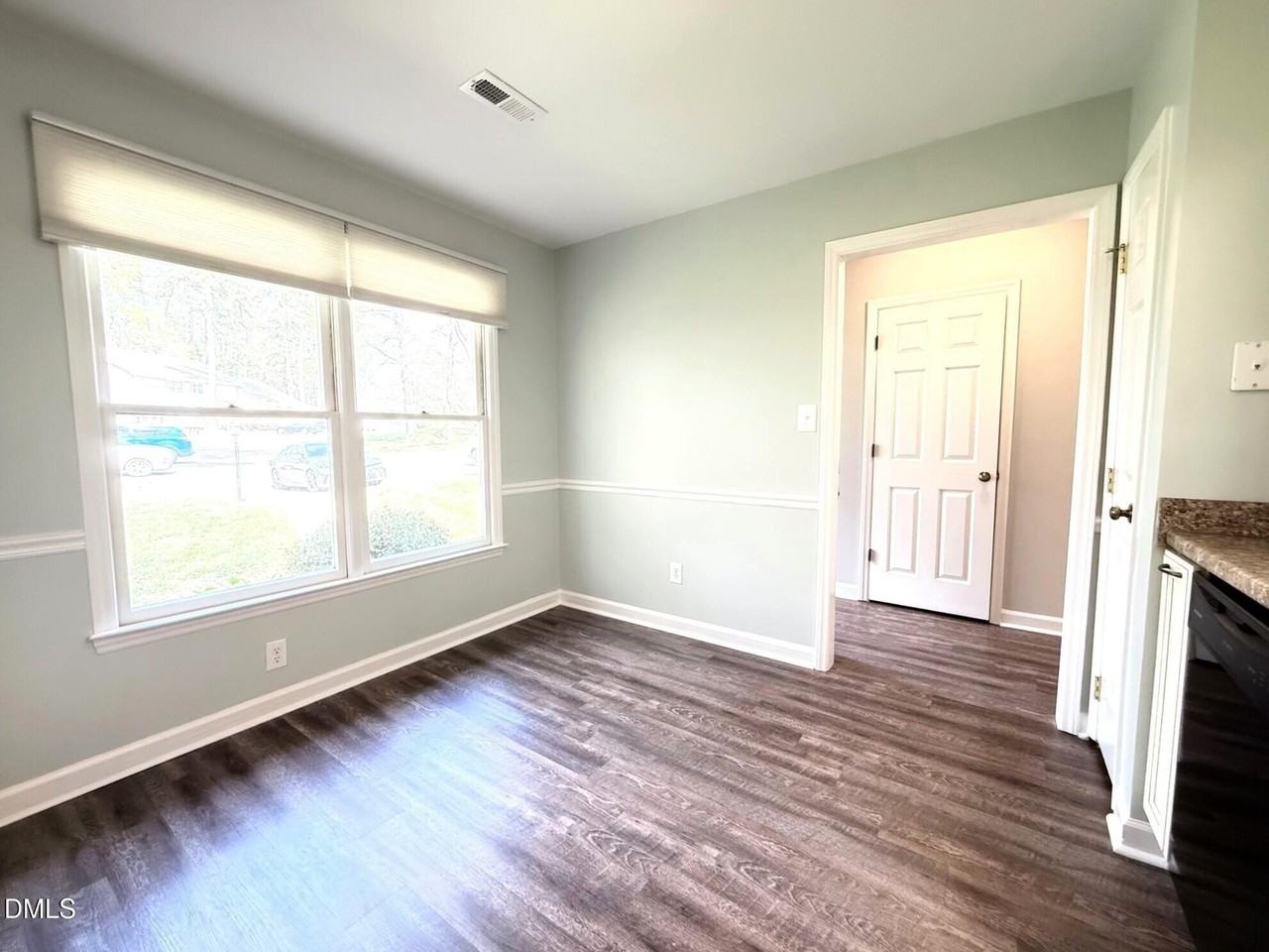 6400 Meadow View Dr - Photo 4 of 21