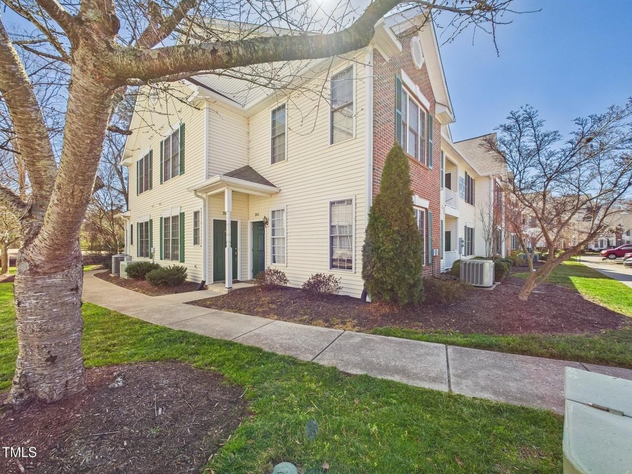 2111 Kudrow Ln - Photo 3 of 14