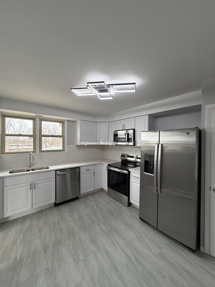 8644 Skokie Blvd #405A - Photo 2 of 17