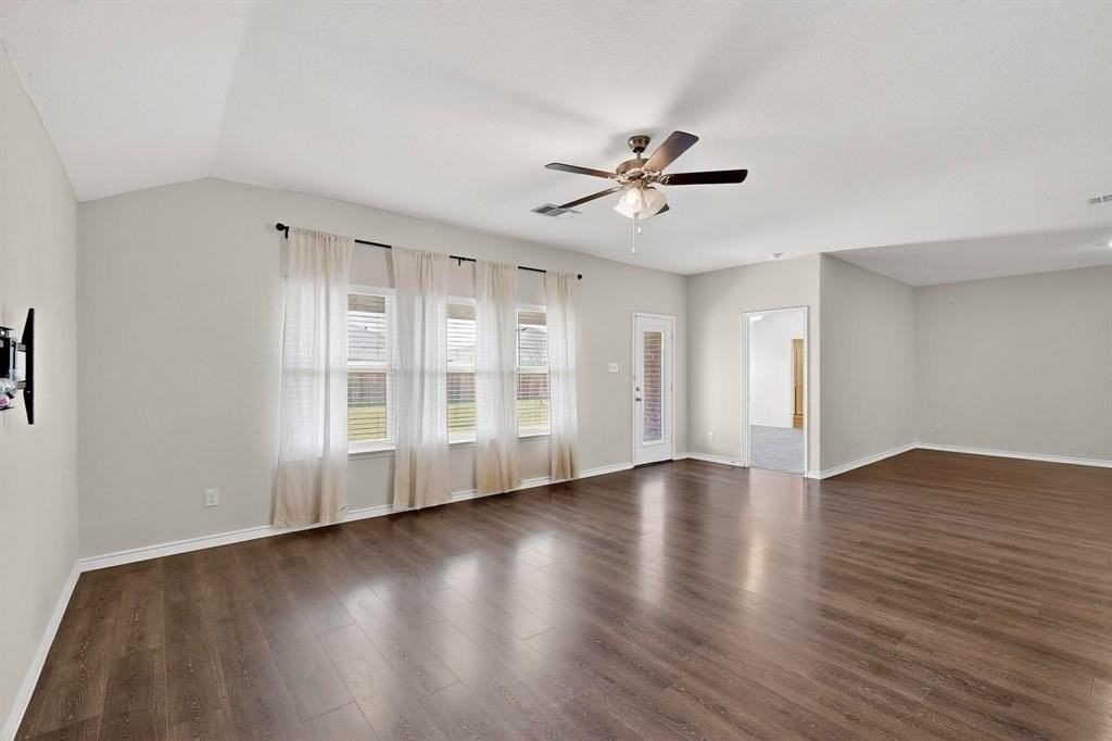 308 Duke Ct - Photo 3 of 12