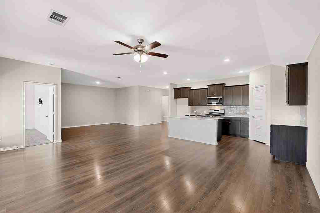 308 Duke Ct - Photo 4 of 12