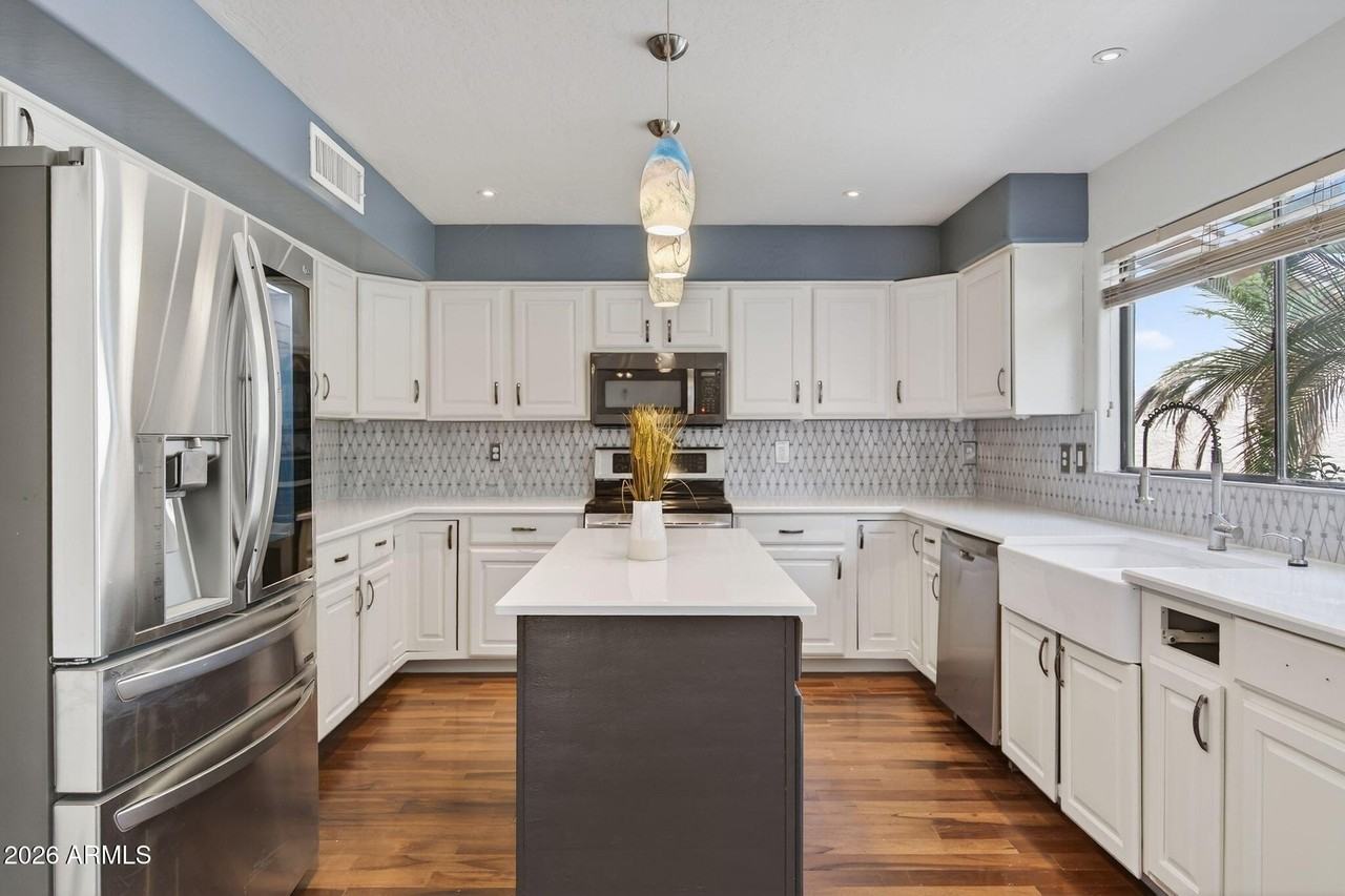 3241 S Horizon Pl - Photo 4 of 50