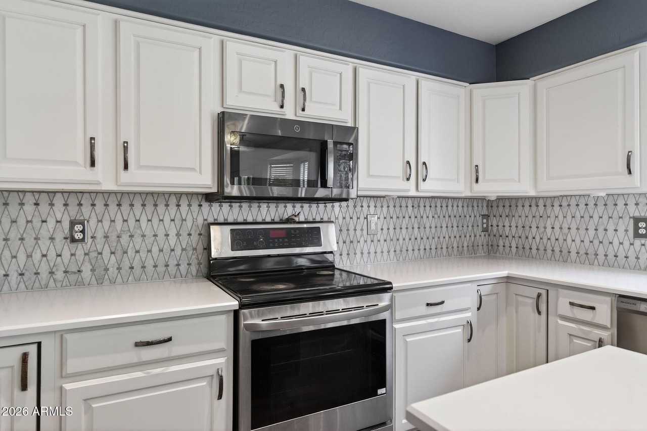 3241 S Horizon Pl - Photo 6 of 50
