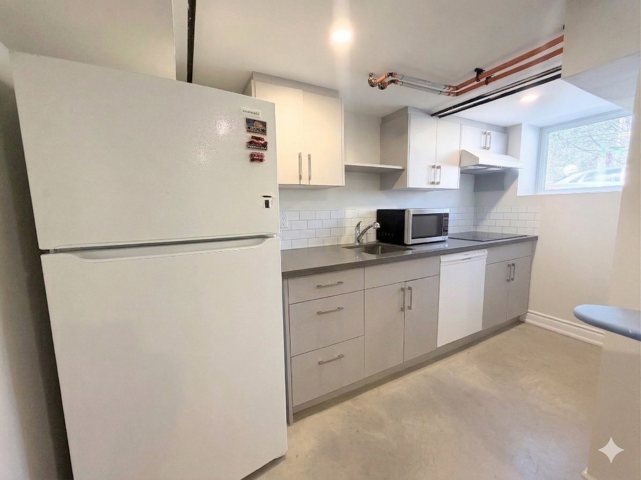 120 Longwood Rd N - Photo 2 of 16