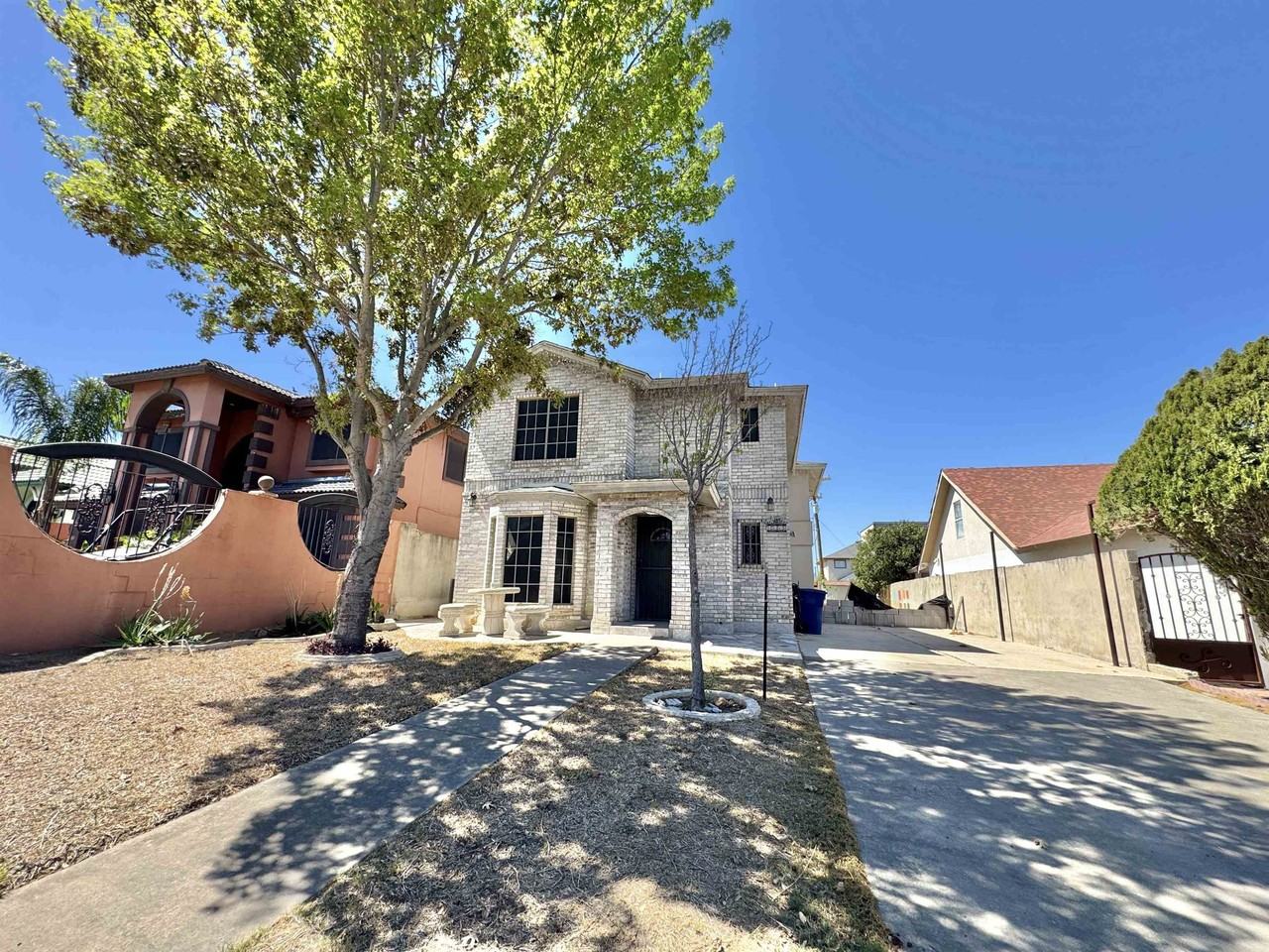 210 Leon Ave - Photo 2 of 38