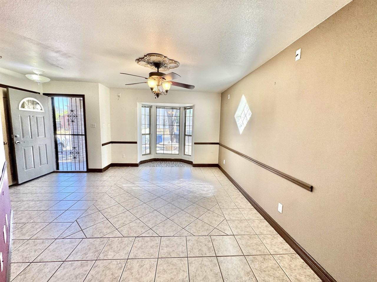 210 Leon Ave - Photo 4 of 38