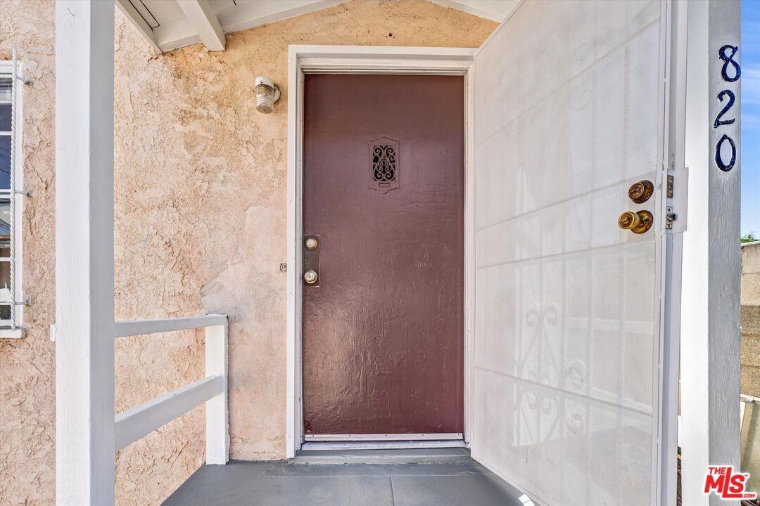 820 S Grevillea Ave - Photo 2 of 21