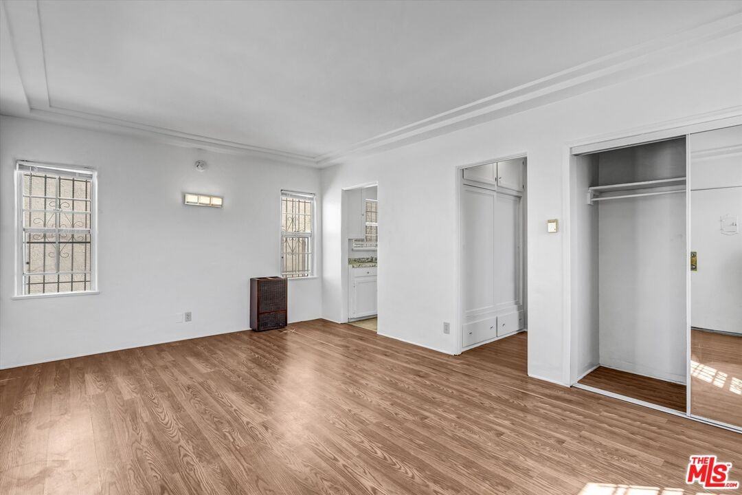 820 S Grevillea Ave - Photo 3 of 21