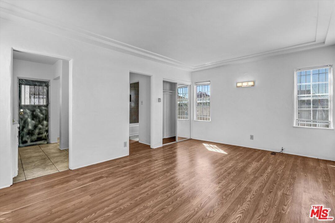 820 S Grevillea Ave - Photo 4 of 21