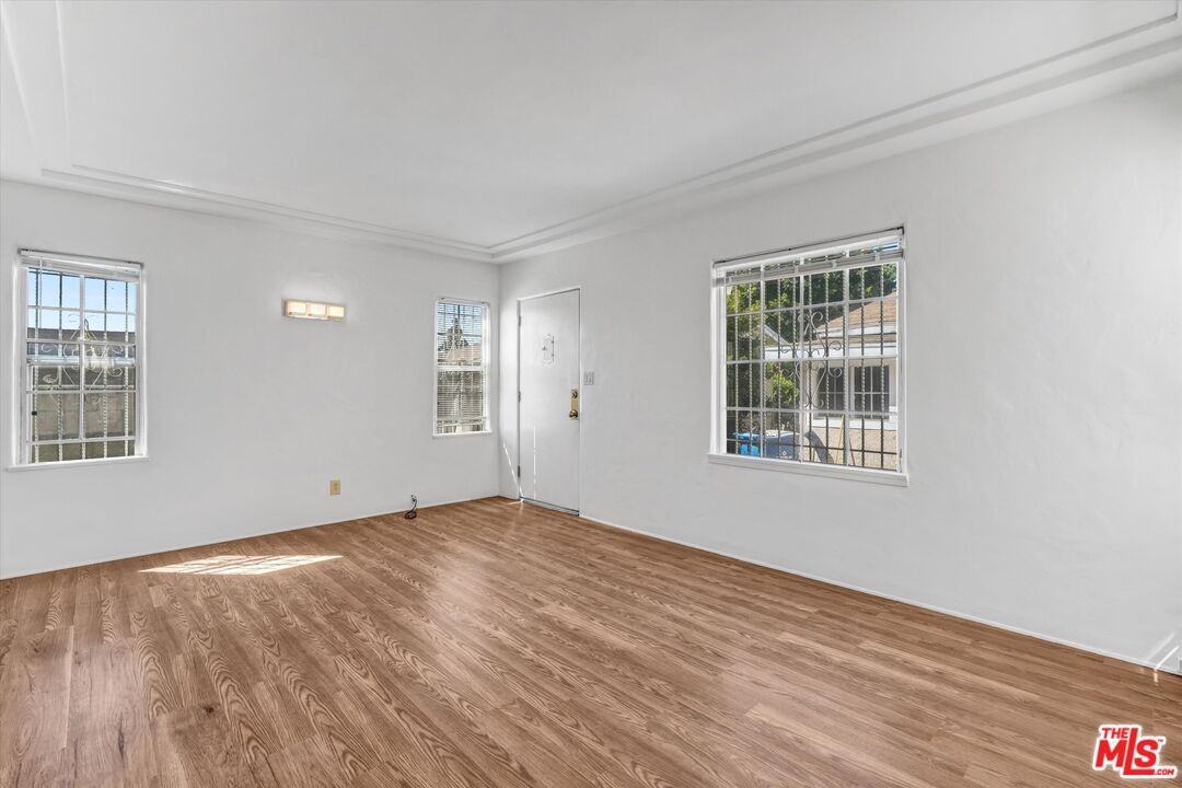 820 S Grevillea Ave - Photo 5 of 21