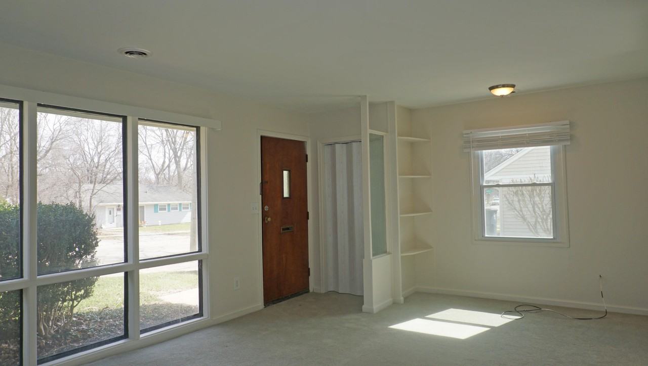 2364 Pinecrest Ave - Photo 2 of 19