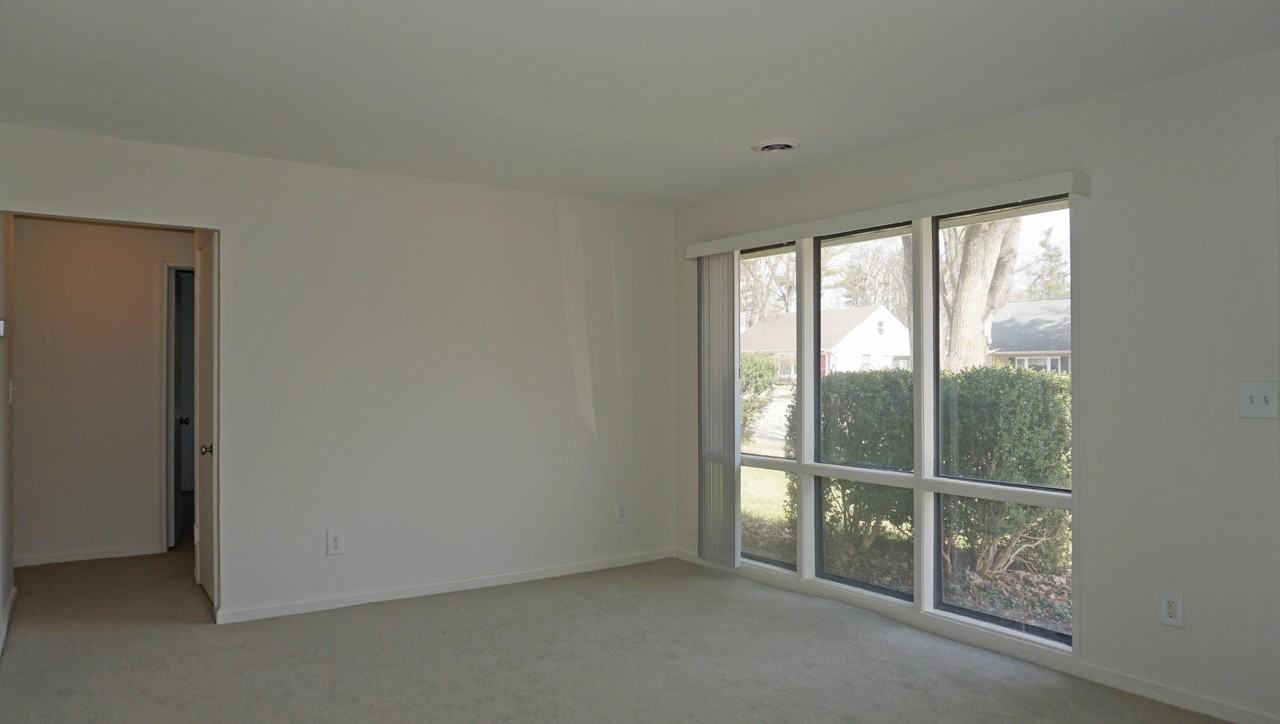2364 Pinecrest Ave - Photo 3 of 19