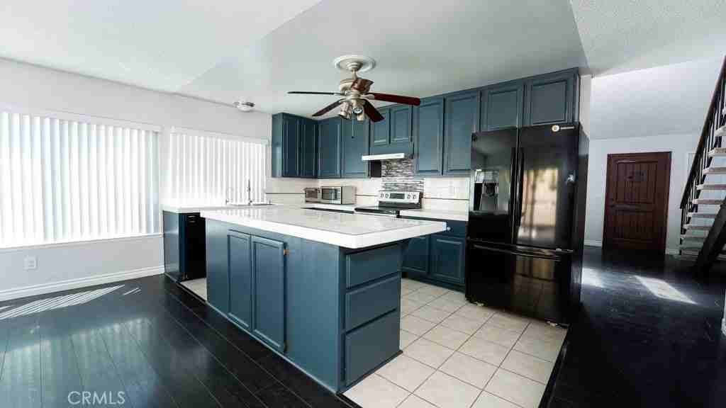 12361 Palm St - Photo 4 of 33