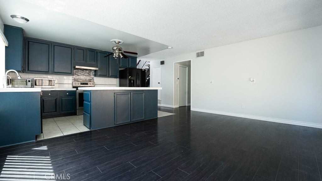 12361 Palm St - Photo 7 of 33