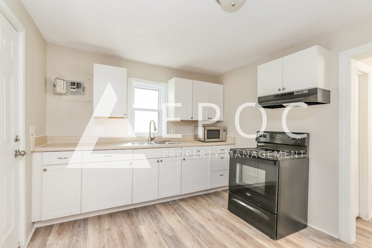 305 N Cobb Ave - Photo 4 of 15