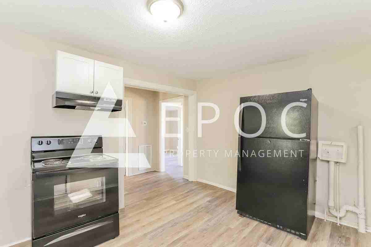 305 N Cobb Ave - Photo 5 of 15