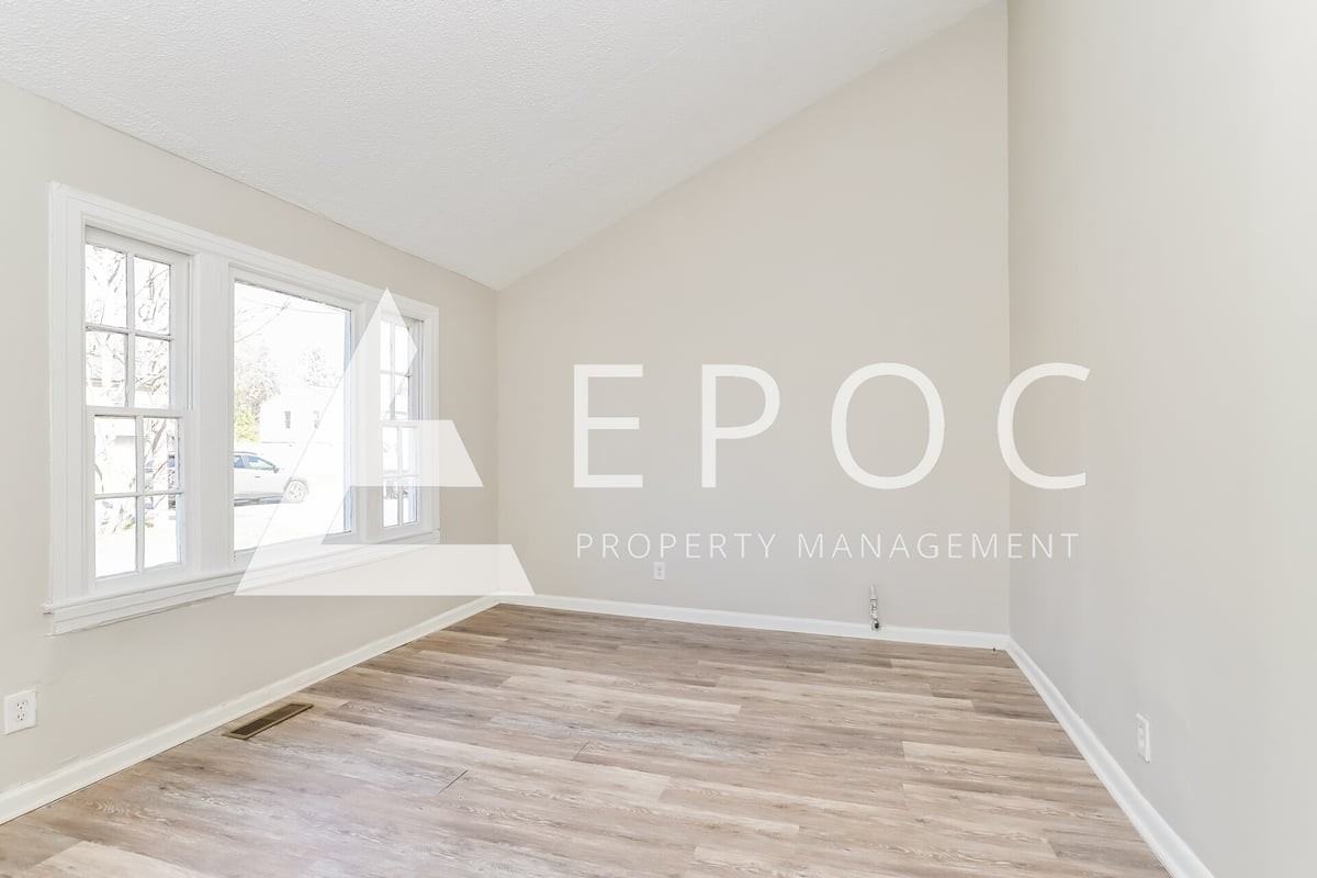 305 N Cobb Ave - Photo 6 of 15