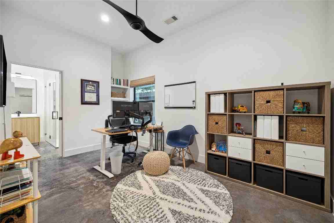 711 Memorial Heights Dr - Photo 3 of 30