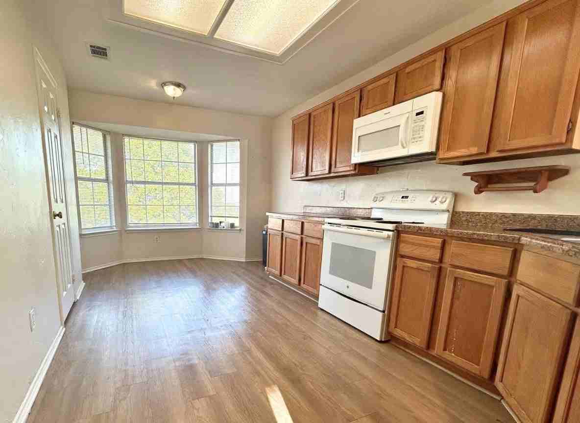 3412 Grenoble Ct - Photo 5 of 18