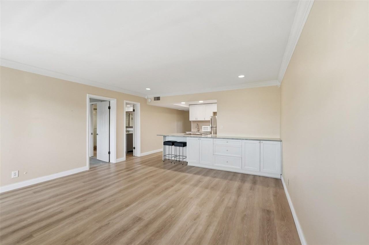 801 Ne 18th Ct - Photo 5 of 47
