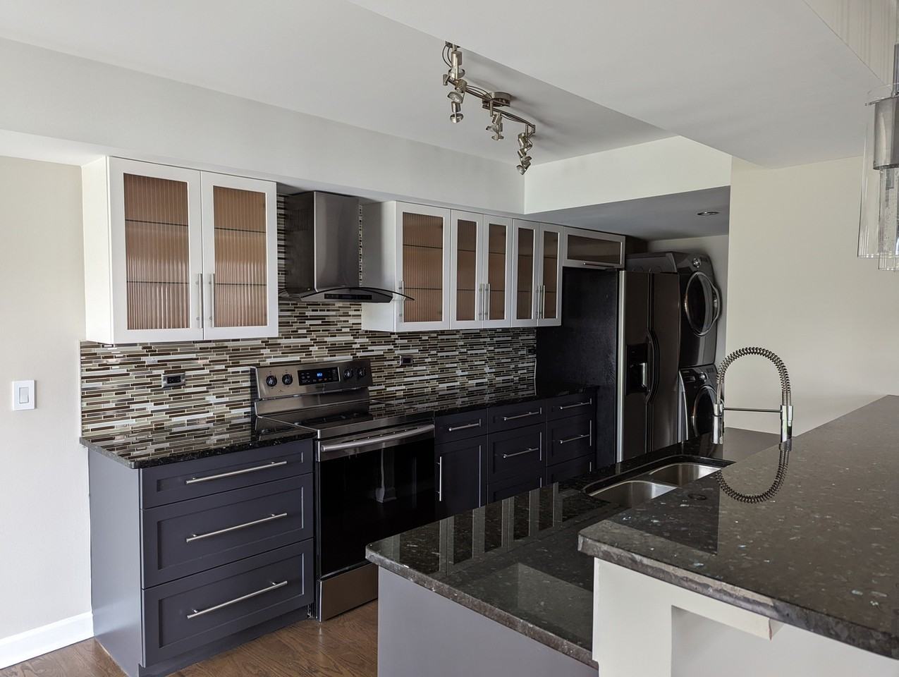 8122 160th St - Photo 2 of 9