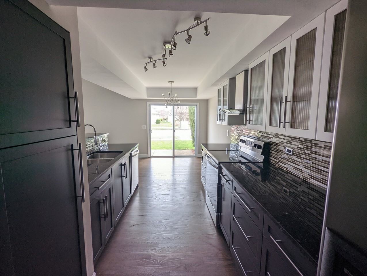 8122 160th St - Photo 4 of 9